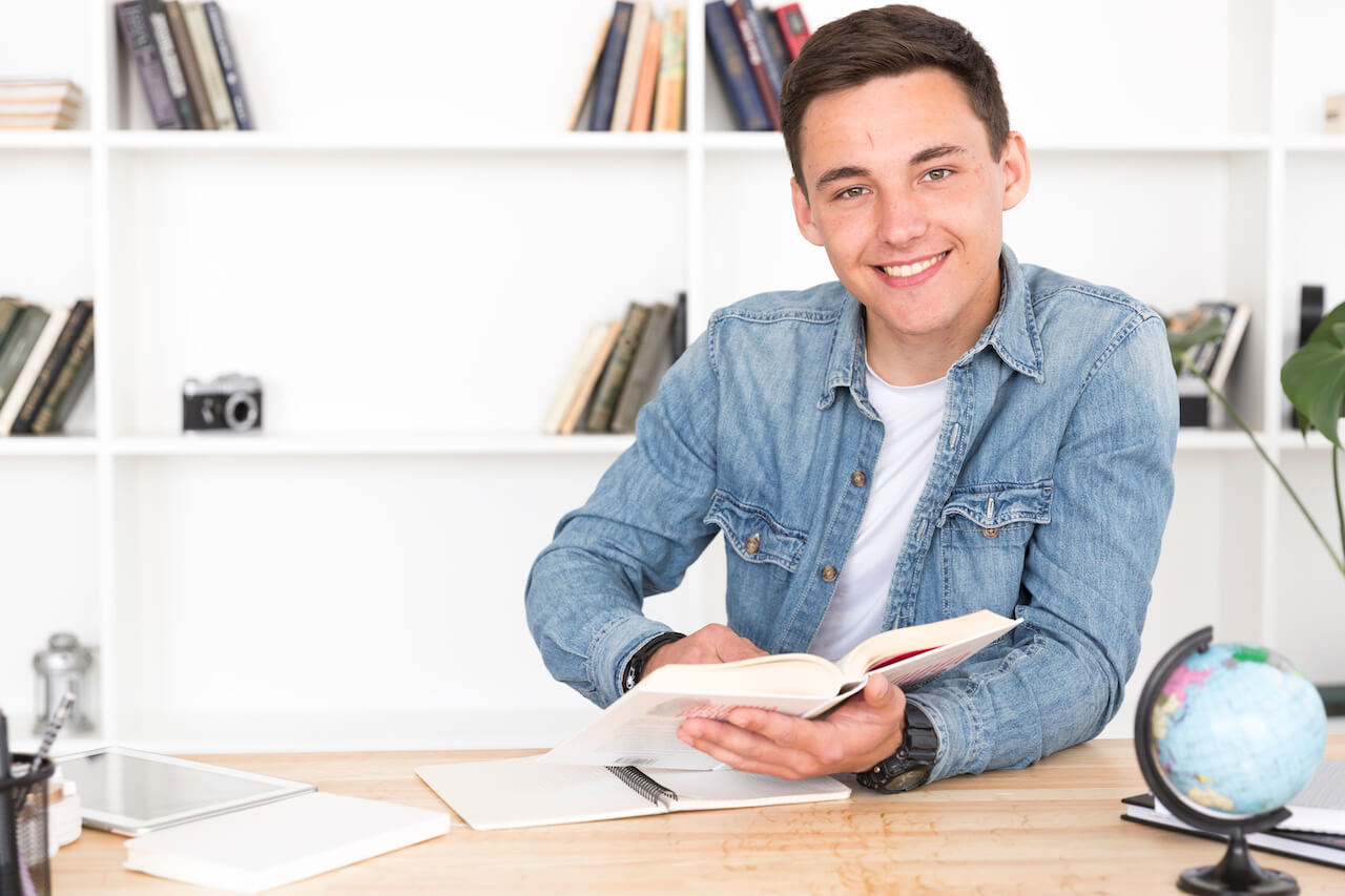 Título electrónico Bachillerato Tecnológico Centro Trilingue